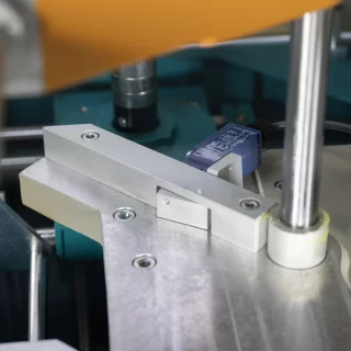 CA 601 – Limpiadora Semiautomática de Esquina Única de PVC