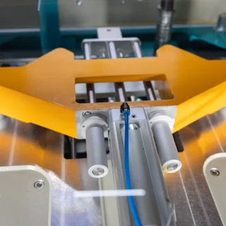CA 601 – Limpiadora Semiautomática de Esquina Única de PVC